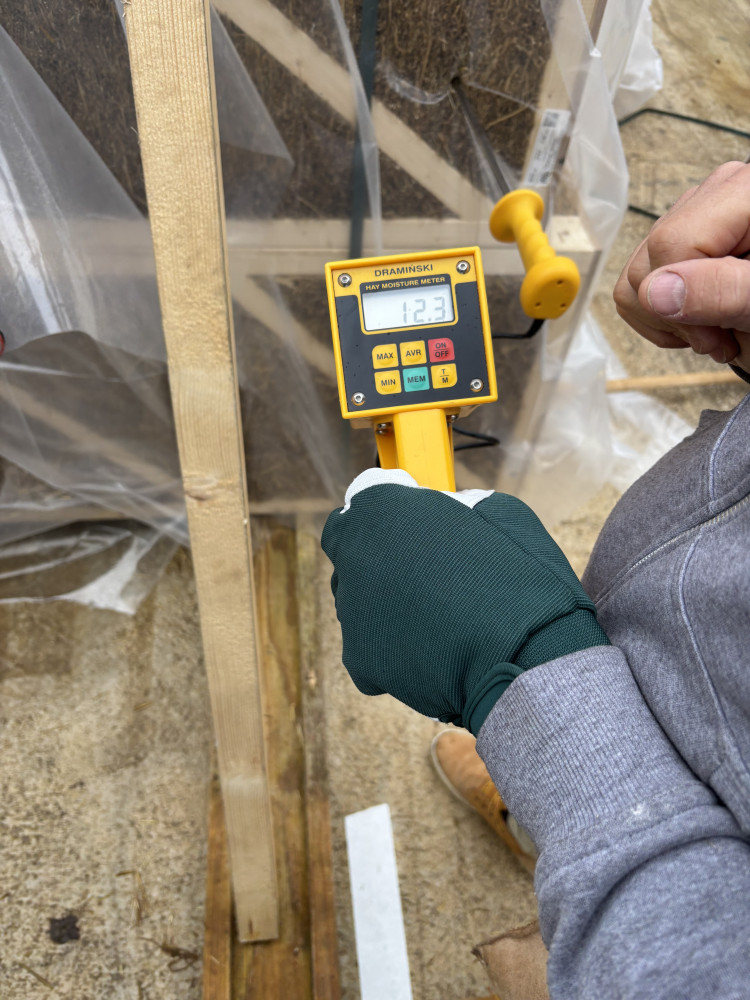 Measuring moisture levels of straw on site